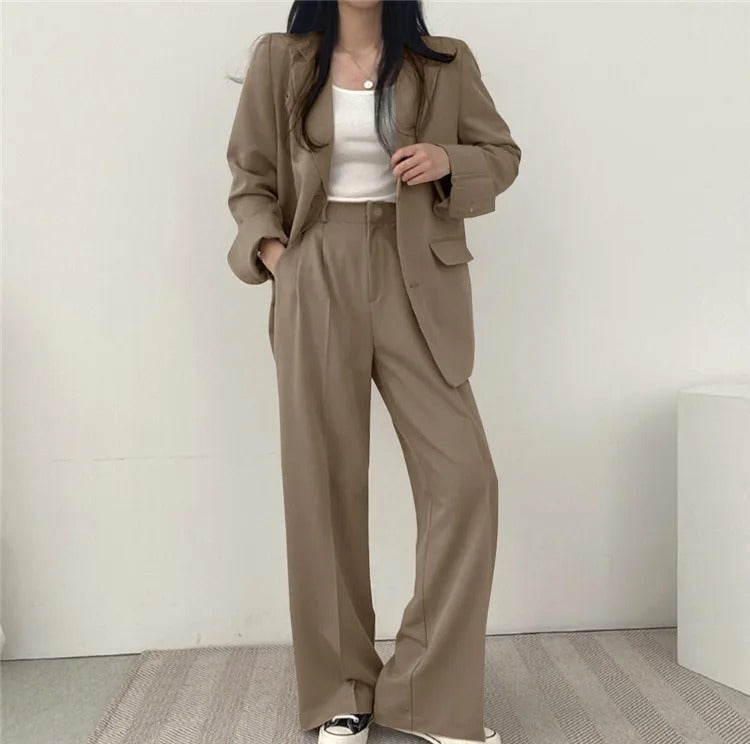 Set für Damen: Longblazer und gerade Hose