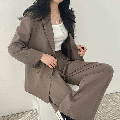 Set für Damen: Longblazer und gerade Hose